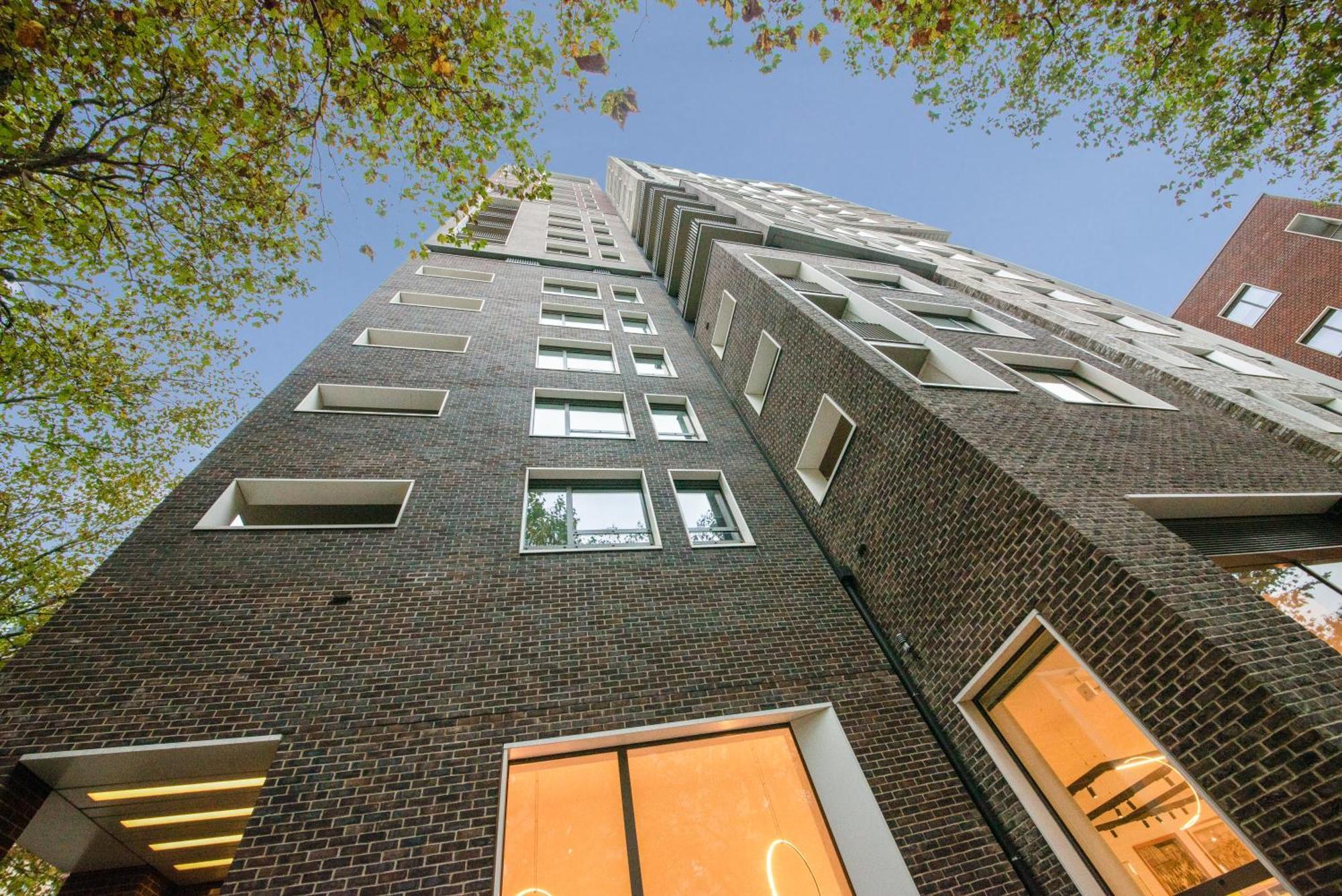 Modern 2 Bed Heart Of Elephant Castle Londra